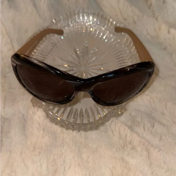 CHANEL Black Sunglasses - Picture 3 of 7